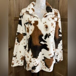 Women’s Cowhide Print Fleece Pullover.